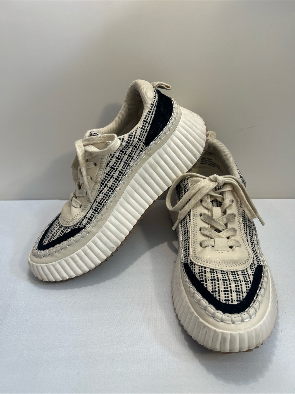 Dolce Vita Daran Cream and Black Textured Platform Sneakers 6.5